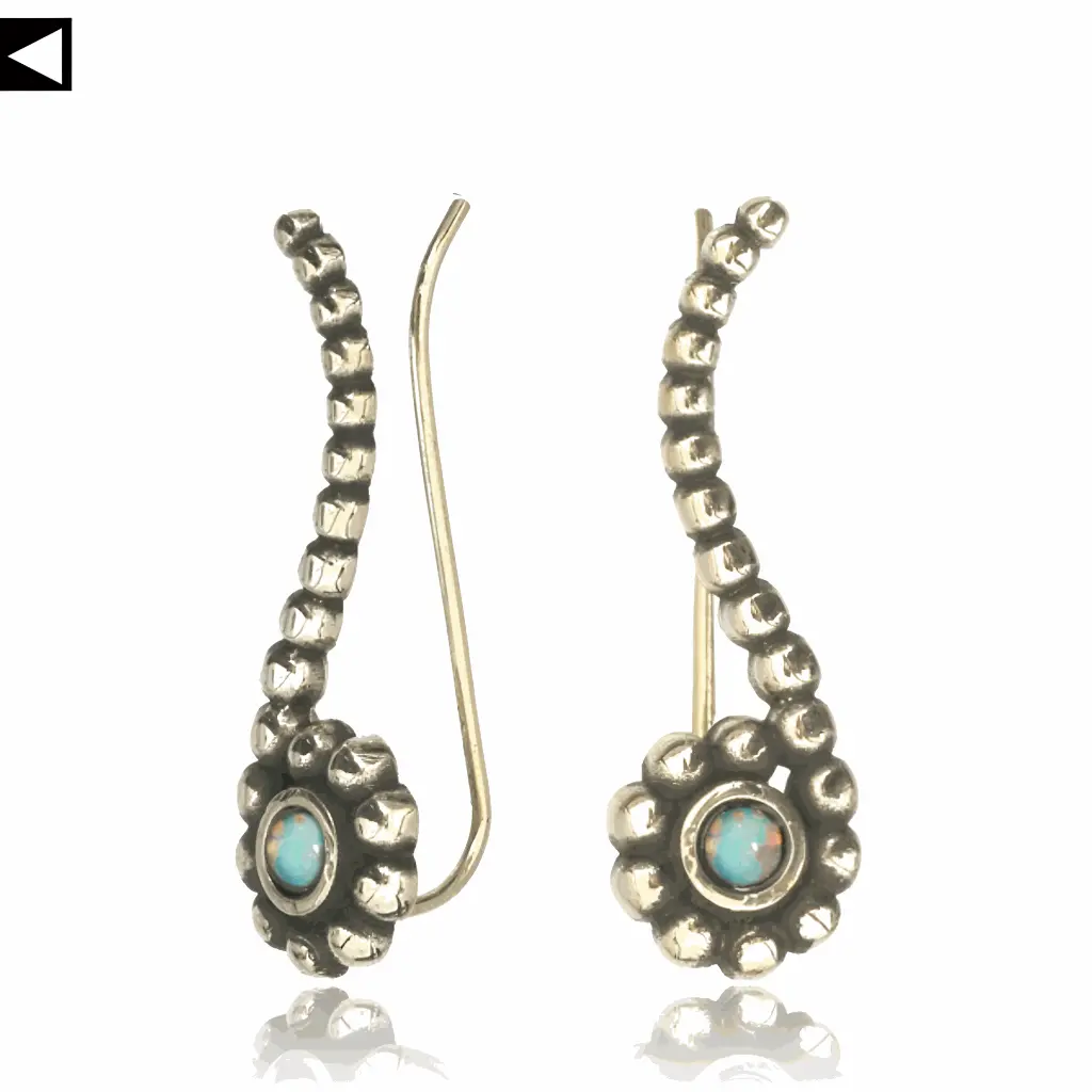 earStud whiteopal 004.webp
