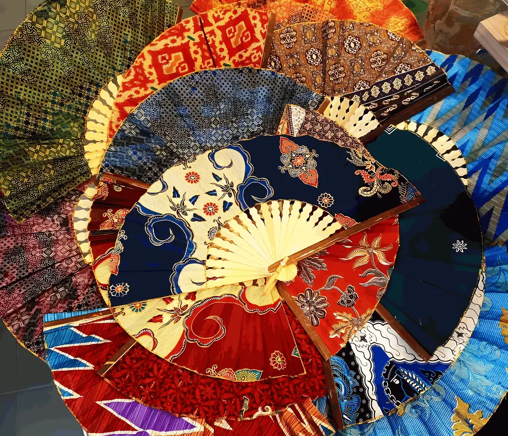 Screenshot 2024-09-05 at 14-27-26 Traditional Batik Hand Fan (50 Pcs).webp