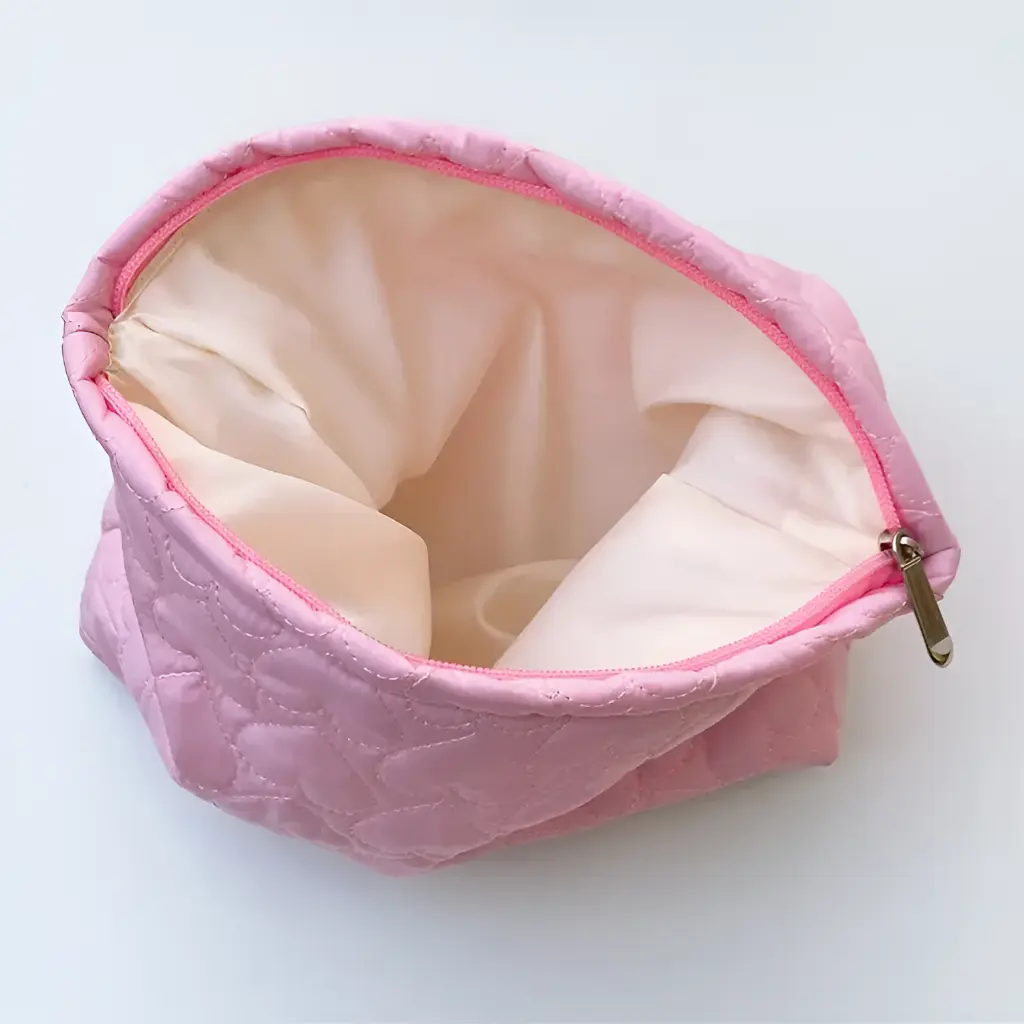 Screenshot 2024-12-09 at 14-50-11 New Quilted Love Makeup Bag Women Storage Bag Lovely Toiletry Bag - Buy New Quilted Love Makeup Bag women Storage Bag lovely Toiletry Bag Product on Alibaba.com.webp