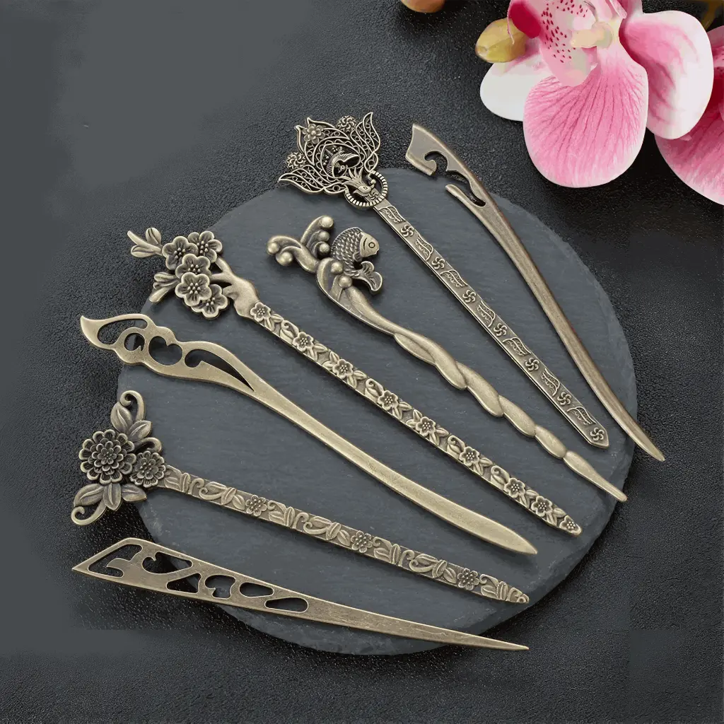 Screenshot 2024-12-08 at 19-57-29 Fashion-Bronze-Vintage-Hair-Clip-Vintage-Metallic-Metal-Hair-Stick-Curved-Styling-Tools-Hair-Fork-Curved.jpg_.webp (WEBP Image 1000 × 1000 pixels) — Scaled (78%).webp